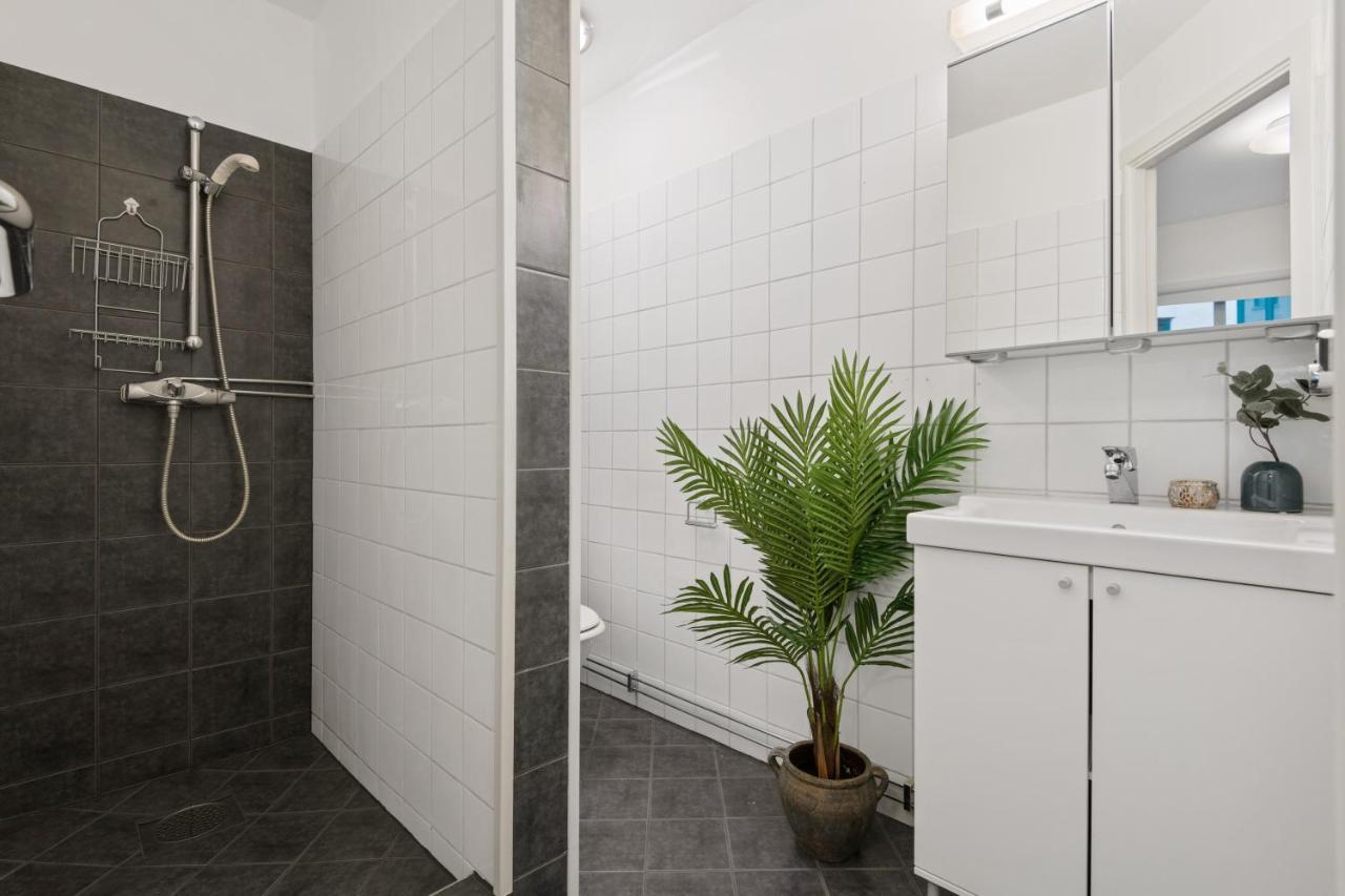Nordic Host - City Center 2 Bed / 2 Bath - Skippergata - 3 Minutes From Station Осло Екстериор снимка